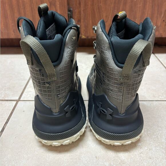 Under Armour HOVR Dawn WP 2.0 Camo Boots Men\'s Sz 8 Project Rock 3027739-300 UA